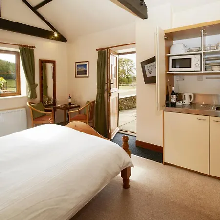 Rawcliffe House Farm Studios, Peaceful North York Moors Retreat *
