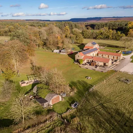 Vakantieboerderij Rawcliffe House Farm Studios, Peaceful North York Moors Retreat *